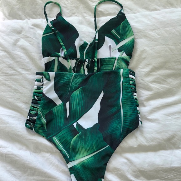 One piece swimsuit - Picture 2 of 3